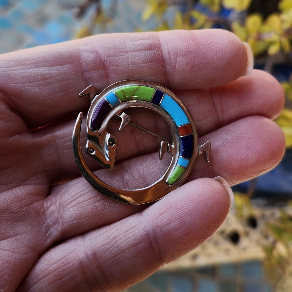 Sterling, inlaid Lizard SIGNED pin/pendant - Picture 8 of 16